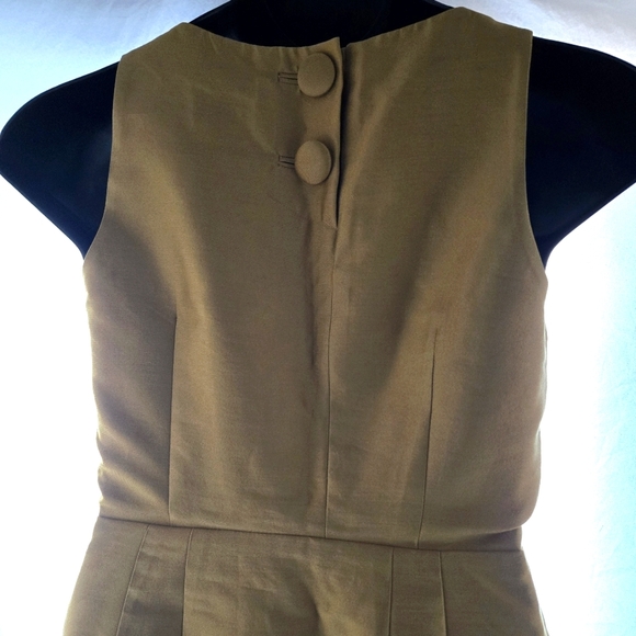 Elegant Gold Sleeveless Dress - Picture 10 of 12